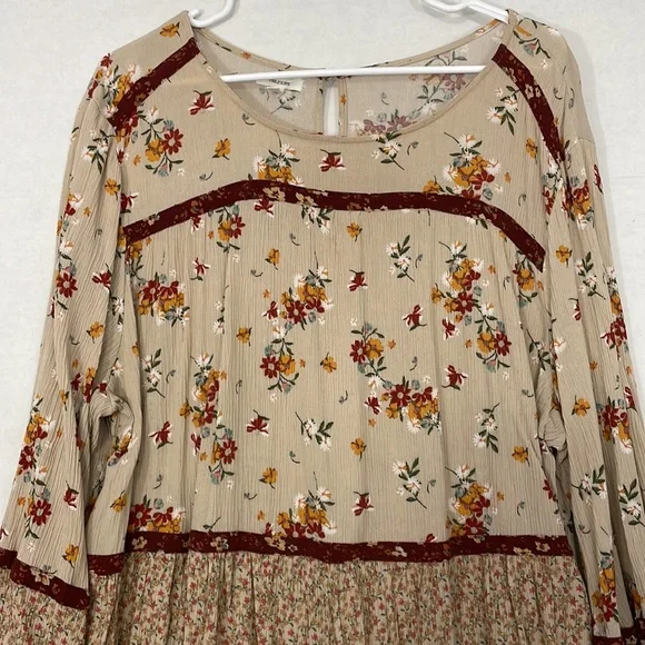 Maurices Top, Keyhole Back, Ruffle Hem, Beige with Multicolor Floral, 3X - Picture 2 of 12